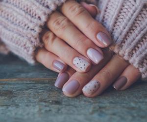 Trendy w manicure na jesień 2024. Co będzie modne? Sprawdź koniecznie