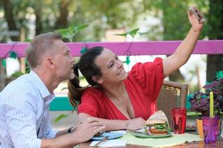 M jak miłość. Magda (Anna Mucha), Andrzej (Krystian Wieczorek)