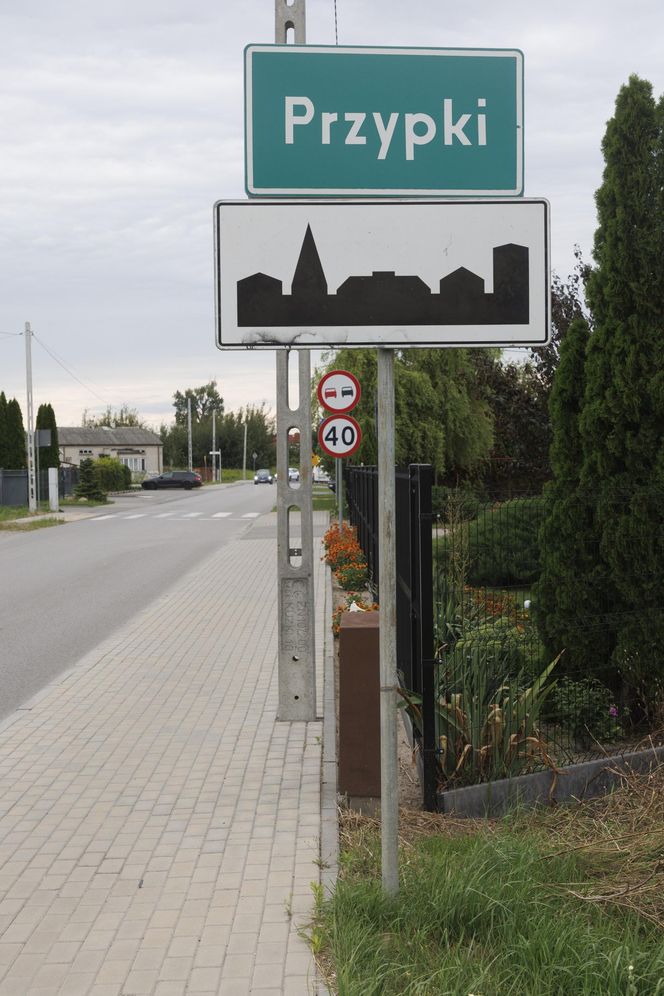 Zbrodnia pod Grójcem. Ksiądz przyznał się do zabójstwa. Policja przeszukała plebanię [ZDJĘCIA]. Kontener: Warszawa