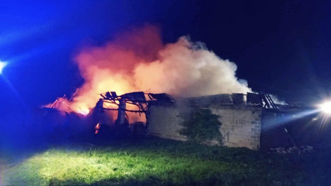Ogromna tragedia w Irządzach. Bydło spłonęło żywcem, łunę ognia widać było z daleka
