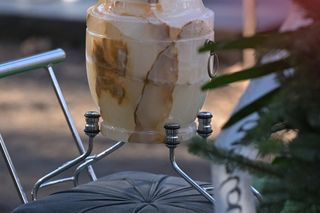 Pierwsza miłość odc. 3983.  pogrzeb Michała - urna z prochami