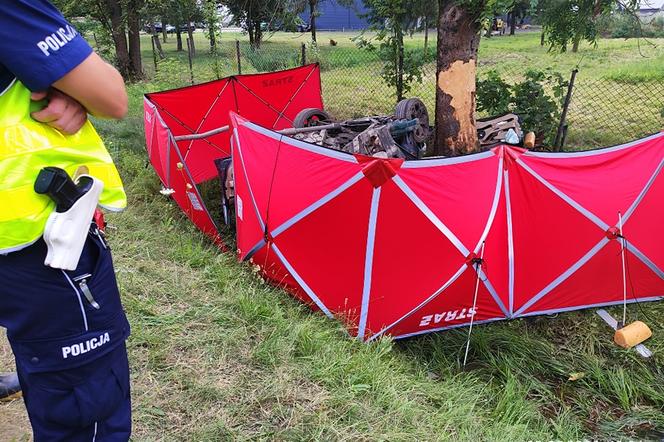 Tragiczny wypadek pod Łosicami. 32-latek roztrzaskał bmw na drzewie. Nie żyje