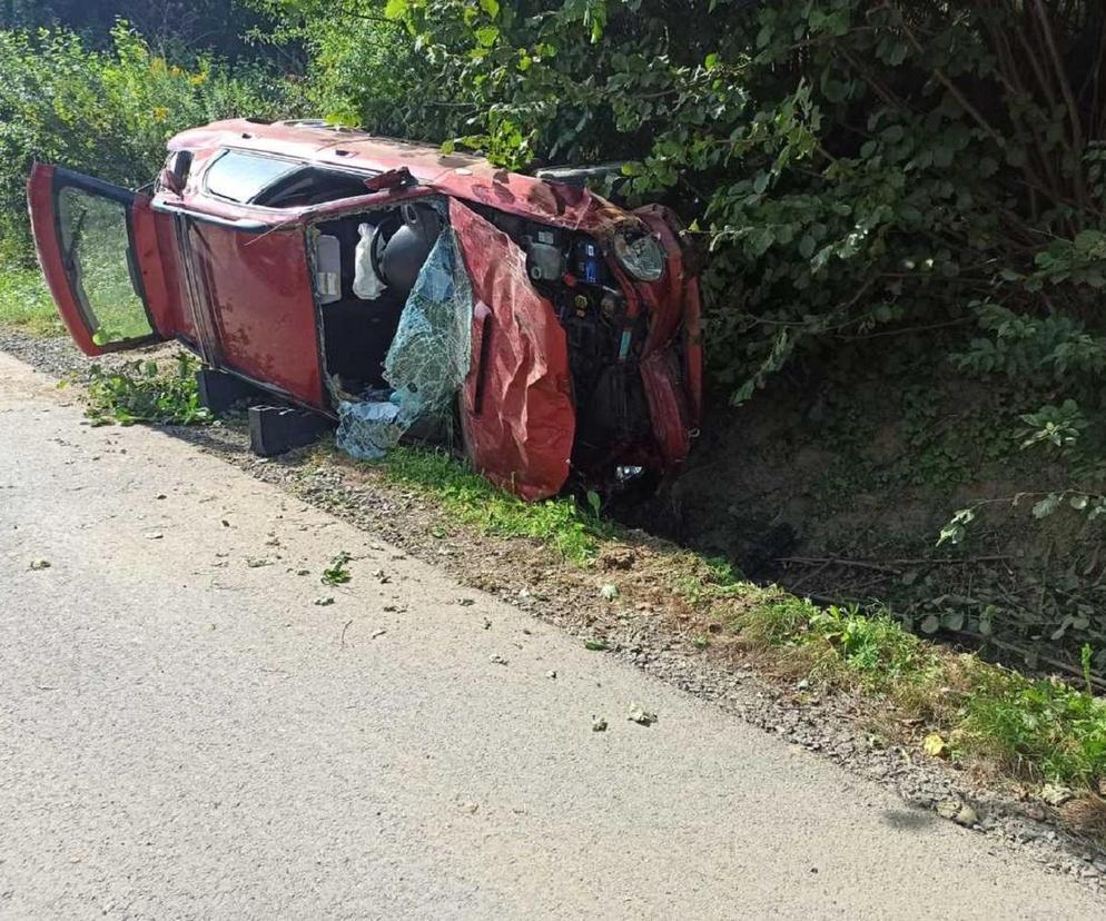 Miał prawie 3 promile, wjechał do rowu. Szok, co zostało z samochodu 