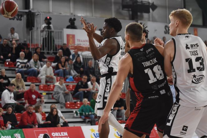 Legia Warszawa wygrała 87:76 z Energą Czarnymi Słupsk