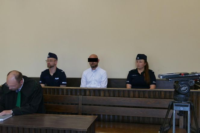 Chciał żywcem spalić żonę. Sekundy dzieliły ją od śmierci. Spędzi w więzieniu długie lata