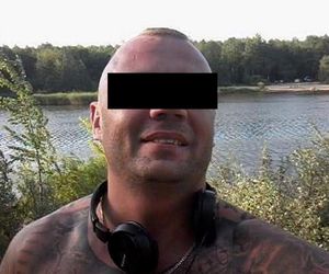 Horror na imprezie. Krystian został znienacka skatowany. Bandzior skakał mu po głowie