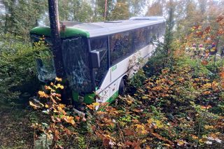 Wypadek w powiecie puckim. Autobusem jechali uczniowie