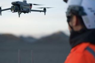 Akcja służb i drony nad Warszawą! Co się dzieje?