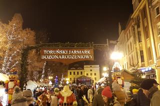 Tłumy mieszkańców Torunia na Jarmarku Bożonarodzeniowym [ZDJĘCIA]