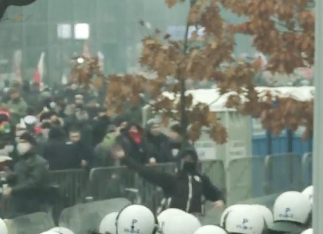 To oni demolowali Warszawę w czasie marszu