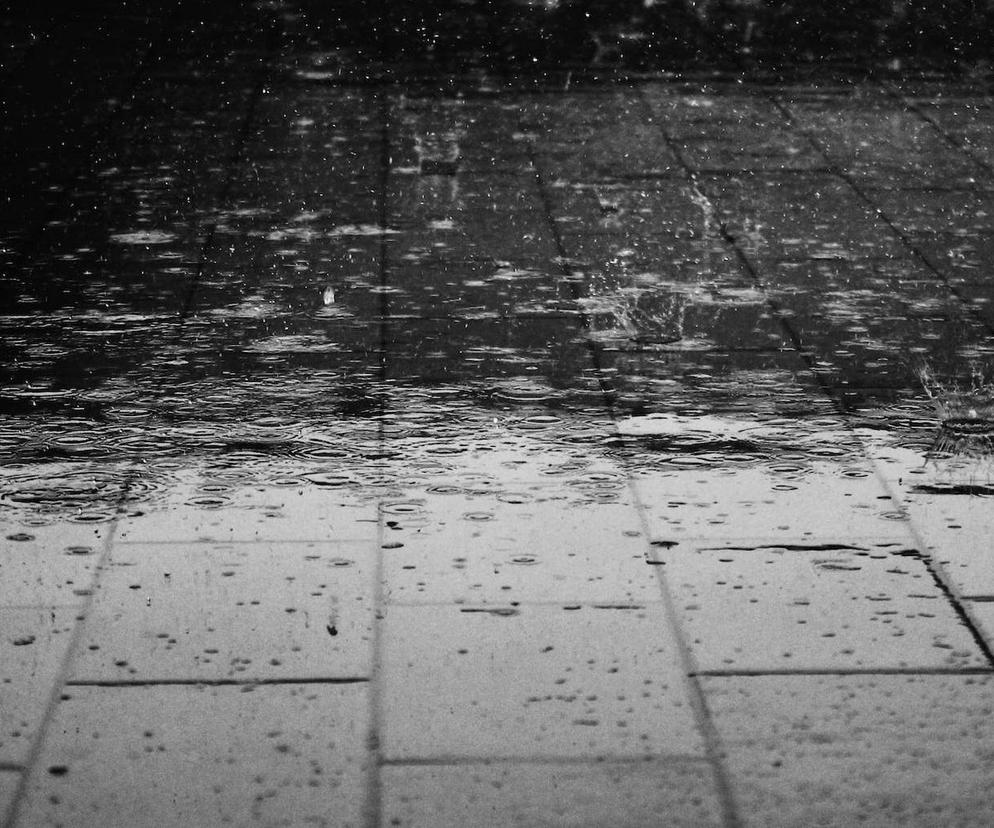 deszcz - zdjęcie ilustracyjne