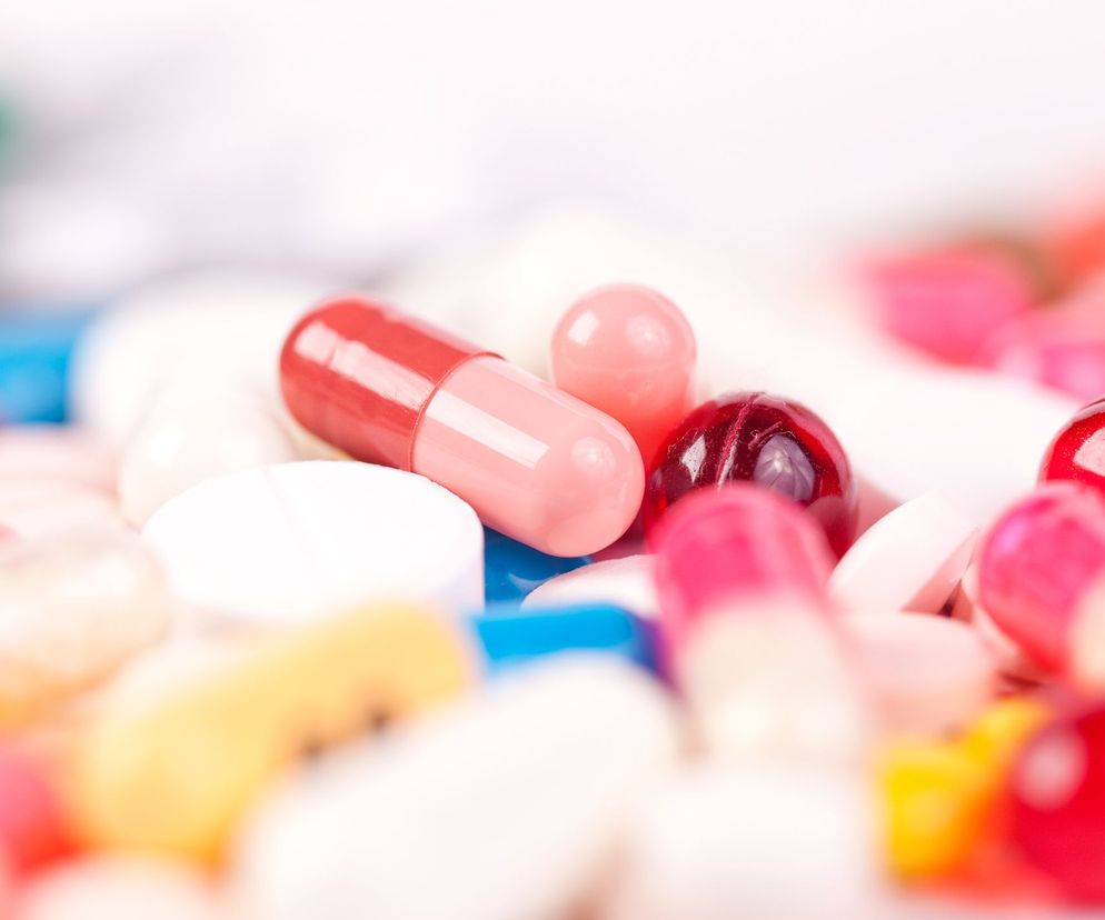 Każda tabletka zawiera obok substancji czynnej substancję pomocniczą.