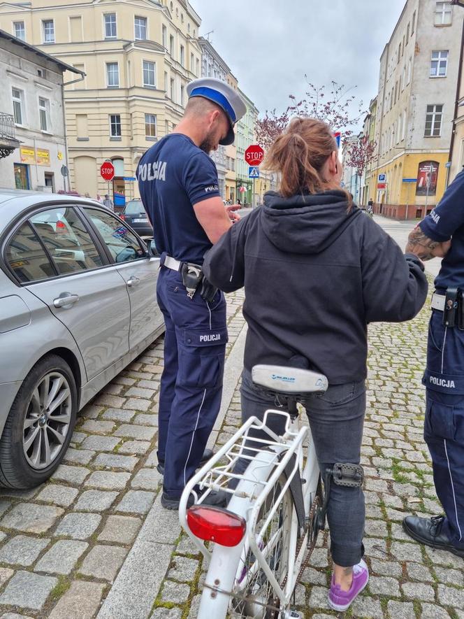 Przyglądali się pieszym, rowerzystom i motocyklistom na ulicach Leszna. Posypały się mandaty