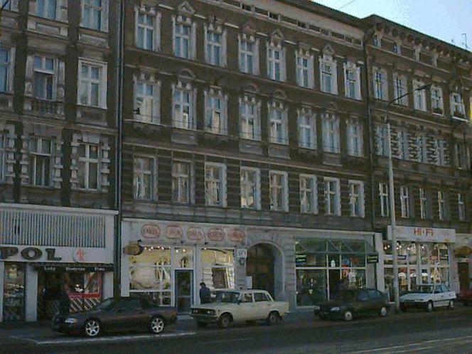 Ulica Krzywoustego w latach 90.