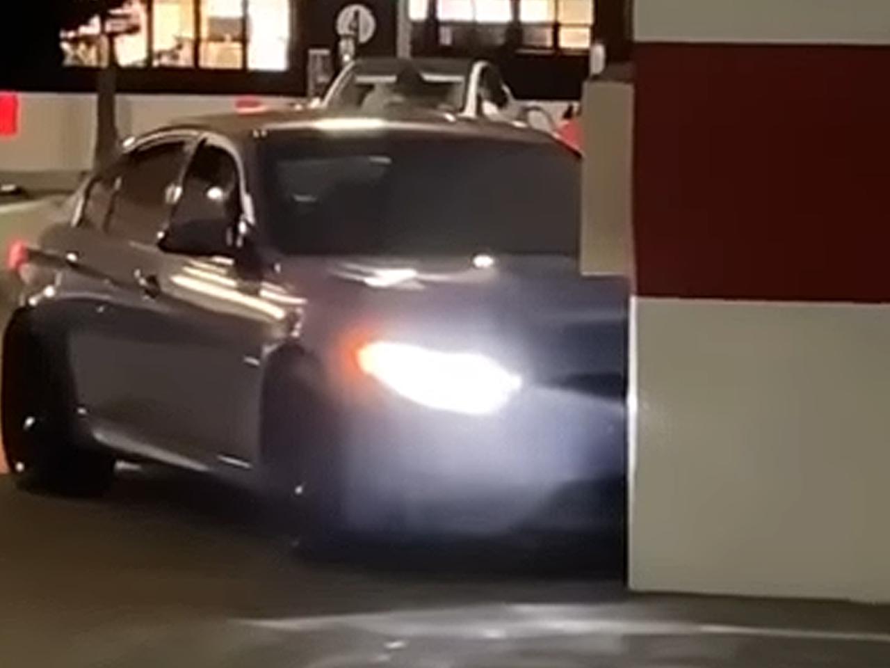 Szalał po parkingu i się doigrał! BMW pocałowało betonowy słup