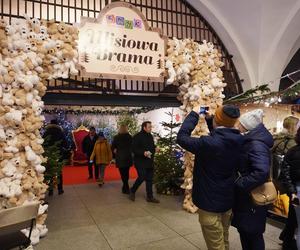 Jarmark Bożonarodzeniowy w Gdańsku. Gadający łoś i Wirujące Beczki czekają na odwiedzających