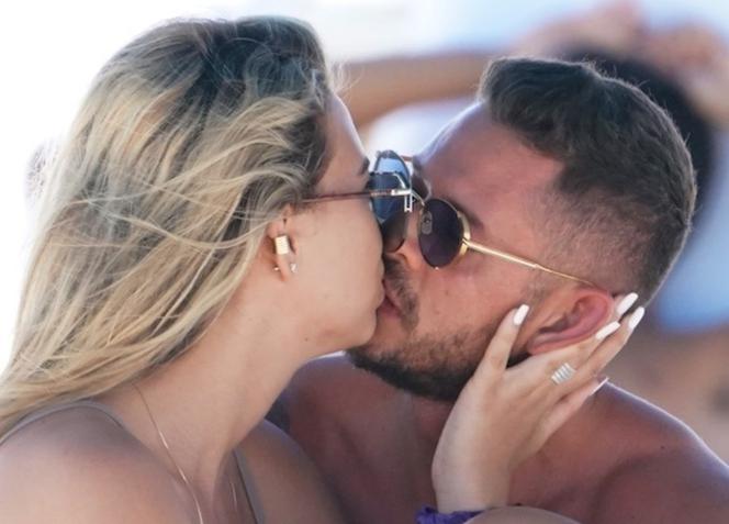 Sandra Kubicka z chłopakiem na plaży