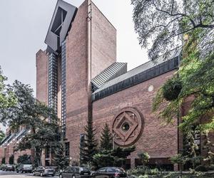 Day-VII Architecture: 300-stronicowy przewodnik po architekturze sakralnej w Polsce teraz także w wersji angielskiej