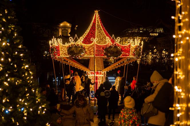 Świąteczna iluminacja w Warszawie już odpalona! Zobacz jak wyglądają ozdoby
