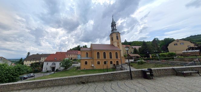 Dolnośląska wieś leży w malowniczym miejscu. To Perła Gór Sowich! 