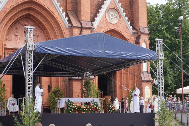 Boże Ciało 2024. Tłumy wiernych przeszły w procesji ulicami Białegostoku