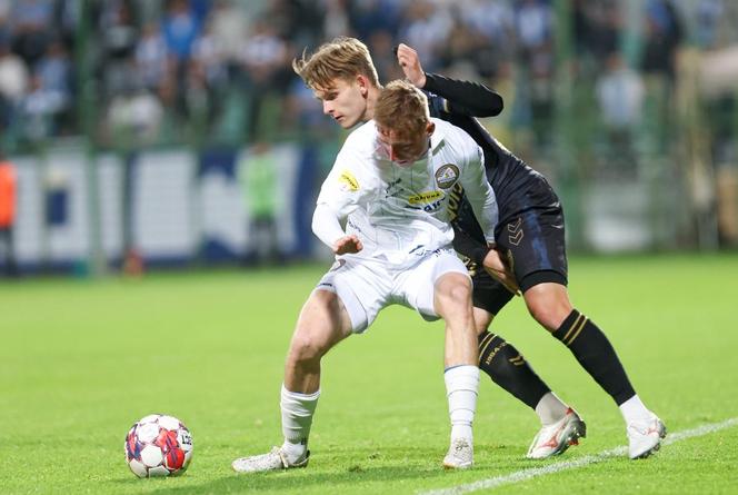 GKS Katowice kontra Stal Rzeszów na stadionie przy Bukowej. Padło osiem bramek! GieKSa trzecia w tabeli 1. Ligi