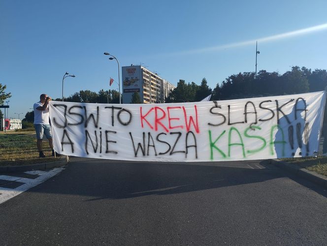 Protest górników w Jastrzębiu-Zdroju. Blokują kluczowe rondo i główne drogi