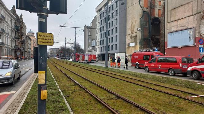 Katastrofa budowlana w Łodzi. Runęła ściana kamienicy przy ul. Narutowicza