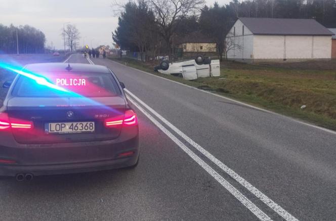 Zderzenie trzech aut w Emilcinie. Pięć osób trafiło do szpitala
