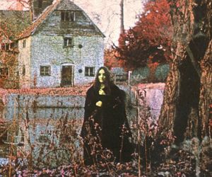 Pamiętacie kobietę z okładki debiutu Black Sabbath? Ta ma propozycję dla fanów zespołu - a to wszystko dla kotów!