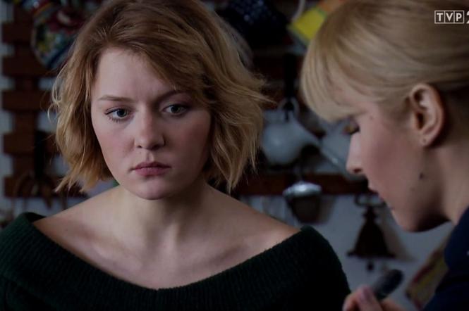 M jak miłość, odc. 1440. Sonia (Barbara Wypych), Ula (Iga Krefft)