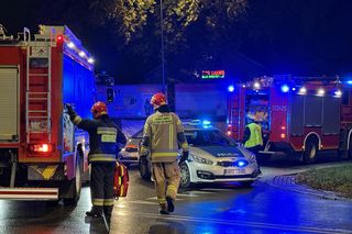 Niebezpieczny pożar w Warszawie. Trzy osoby zatrute dymem, jedna reanimowana