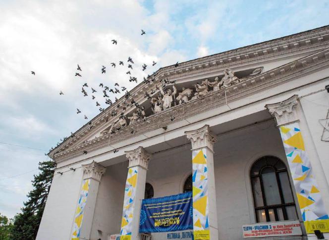Nowe zdjęcia teatru dramatycznego w Mariupolu! Władze dostały się do środka budynku