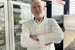 Wybitny chemik zbiera etykiety od sera. Ma ich tysiące