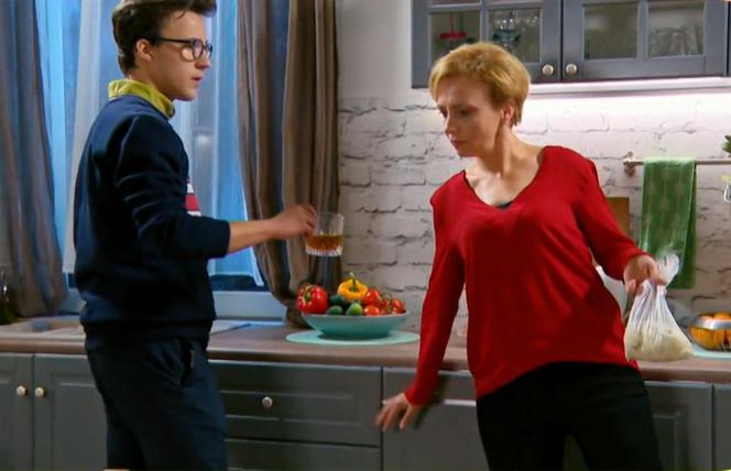 Barwy szczęścia, odc. 2240. Sabina (Barbara Kurzaj), Kajtek (Jakub Dmochowski)