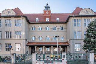 Fasada Roku 2025. Szkoła Podstawowa nr 2 w Śremie