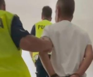 Policja pokazuje dramatyczna nagranie z pijanym kierowcą. 49-latek siał postrach na drogach Piaseczna