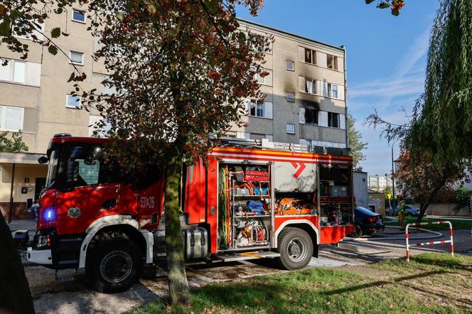 Pożar w bloku w Ostrowie Wielkopolskim. Nie żyje jedna osoba, 10 jest rannych