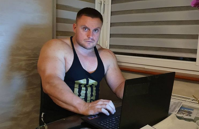 Krzysztof Radzikowski zrobił sobie tatuaż