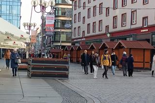 Jarmark Bożonarodzeniowy 2023 we Wrocławiu już się rozkłada. Kiedy się rozpocznie? [ZDJĘCIA]