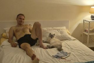  Olkusz. Zaginiona kotka Blue odnaleziona w Chorwacji. Przejechała w zderzaku ponad 1 000 kilometrów 