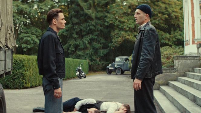 Zatoka szpiegów 2, odcinek 19. Franz (Bartosz Gelner), Johann (Karol Pocheć)