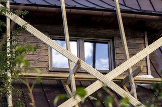 Bohaterka Powstania Warszawskiego zyska ciepły dom dzięki firmie WIŚNIOWSKI