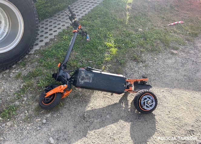  Karol  wjechał pod ciężarówkę hulajnogą elektryczną 