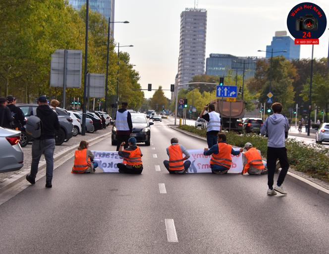 Ostatnie Pokolenie sparaliżowało centrum Warszawy