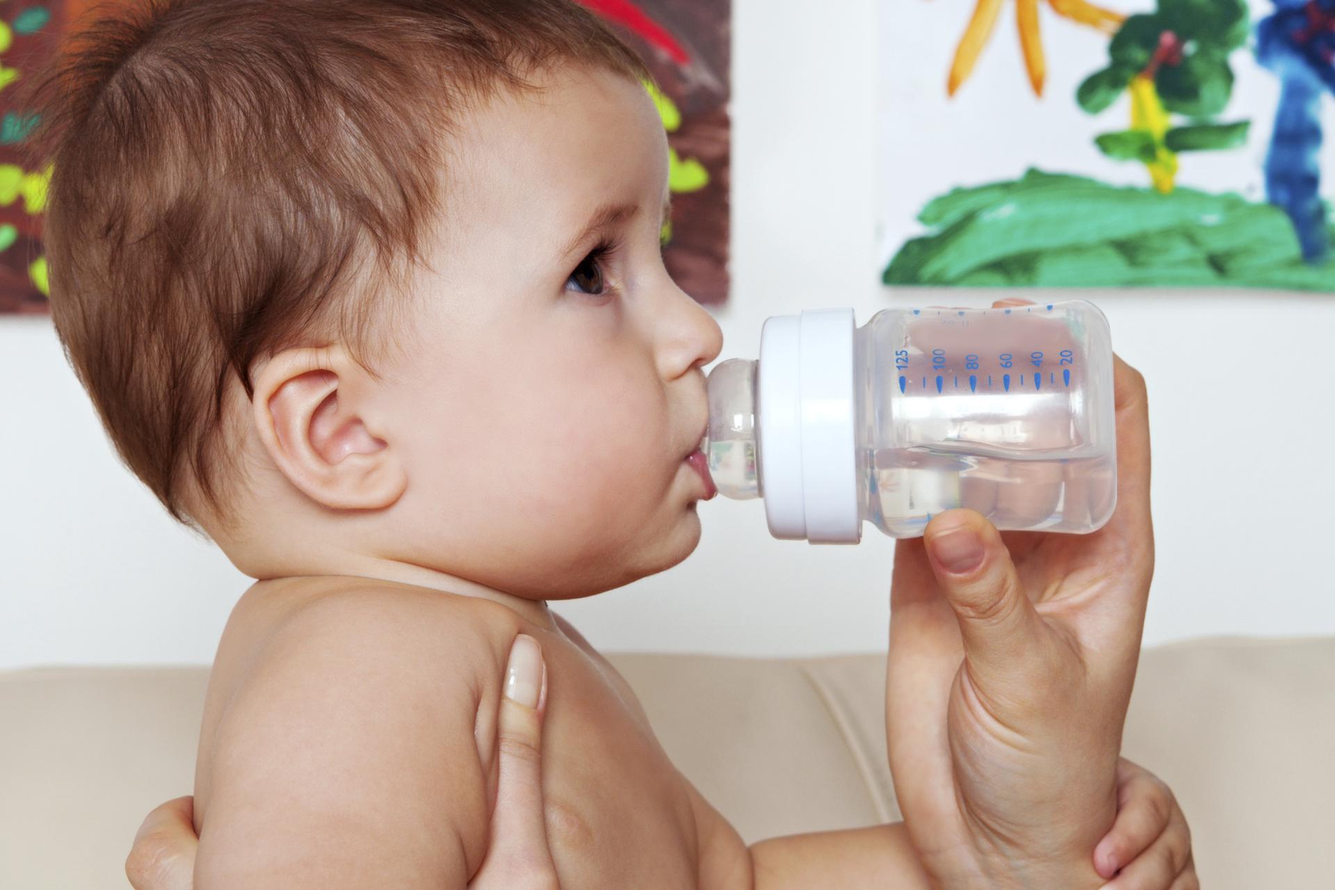 Новорожденный ребенок пить воду