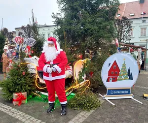 Ostrzeszowski Jarmark Bożonarodzeniowy odwiedziły tłumy - a Święty Mikołaj zrobił furorę! [ZDJĘCIA]