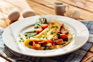 Pyszny, wegański i bezglutenowy. Ten omlet będzie królować na stołach