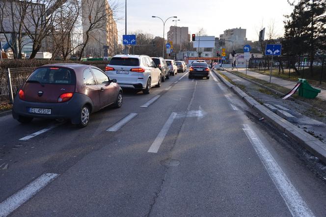 Nieczytelne skrzyżowanie przy Wola Park