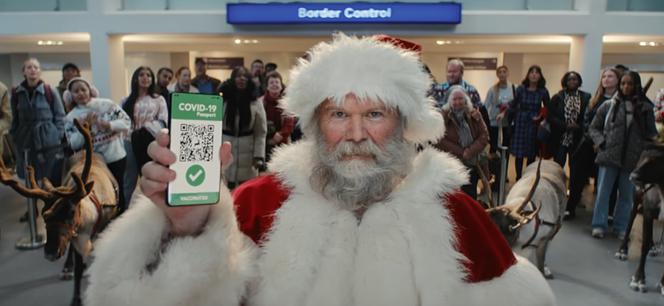 Mikołaj pokazuje paszport covidowy w świątecznej reklamie. W sieci zawrzało. W komentarzach fala hejtu